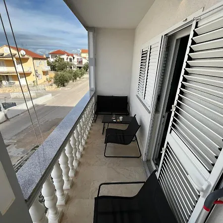 Lovro Apartamento *